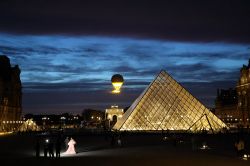 Cambriolage au Louvre: un des bijoux dérobés a été retrouvé aux abords du musée