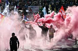 France: premiers défilés clairsemés jeudi à l'appel des syndicats avant l'annonce d'un budget