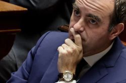 À peine installé, Lecornu affronte deux motions de censure