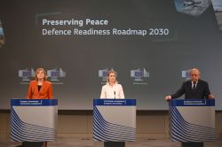 Face à la Russie, l'UE défend son projet de «mur» antidrones