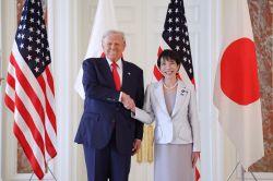 Vers un «nouvel âge d'or»: à Tokyo, Trump conquis par la nouvelle Première ministre Takaichi