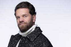 Keen'V révèle sa sensibilité profonde dans un album intime