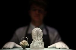 Enchères historiques chez Christie’s: l’Œuf d’Hiver de Fabergé adjugé 22,9 millions de livres