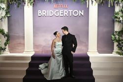 «La Chronique des Bridgerton»: le bal reprend pour une saison 4 sur Netflix
