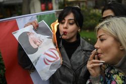 Iran: libération de deux figures du camp réformateur arrêtées après les manifestations