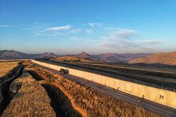 La Turquie offre sa médiation à l'Iran, mais prépare sa frontière