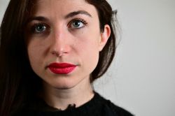 Entre nervosité et excitation, Pauline Dujancourt prépare son défilé à Londres