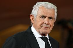 Dans «Toute la famille que j’aimeThé», Michel Boujenah transforme une satire sur l'héritage en comédie irrésistible