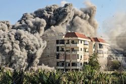 Israël bombarde Tyr sans relâche  