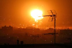 Téhéran en flammes: frappes sur des dépôts pétroliers