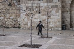 Des débris tombés sur des lieux saints à Jérusalem après une frappe iranienne