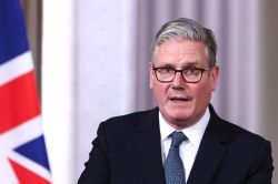 Starmer dénonce des incendies antisémites à Londres, la police étudie un lien avec l'Iran