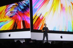 Nouveau patron d'Apple, John Ternus doit trouver sa voie, entre Jobs et Cook