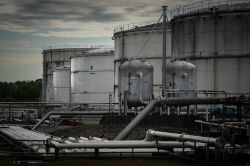 Washington annonce suspendre ses sanctions sur le pétrole iranien