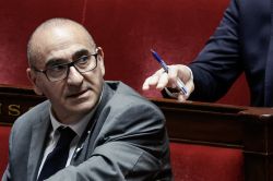 La France confirme la reprise des expulsions d'Algériens en situation irrégulière