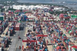 La Chine affiche un commerce vigoureux, malgré la guerre