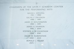Le Kennedy Center retire le nom de Trump de son site internet