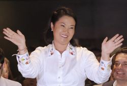 Pérou: Keiko Fujimori élue présidente au quatrième essai, dans un scrutin ultra-serré