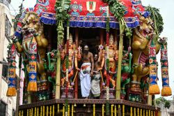 La fête des chars illumine Serampore