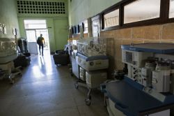Entre appareils en panne et personnel épuisé, la santé cubaine au bord de la rupture