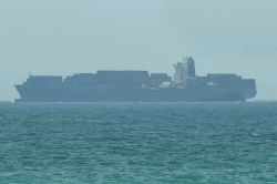 Nouvelles frappes américaines contre l'Iran, riposte de Téhéran dans le Golfe