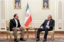Le président iranien affirme que les États-Unis n'obtiendront «rien» avec leur pression économique
