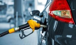 Carburants: les professionnels rassurent, les agriculteurs menacent de bloquer les routes