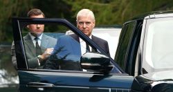 Le prince Andrew, l’éternel fardeau de la monarchie britannique, déchu de ses titres