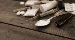 Prix en chute libre, mais crise sanitaire explosive pour la poudre blanche