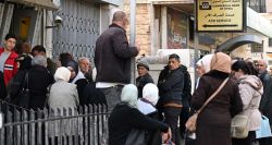 Syrie: des heures d’attente… pour quelques billets