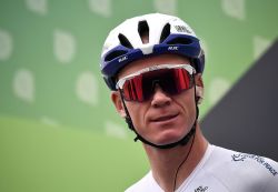 Le cycliste Chris Froome repousse son retour à cause d'une douleur au genou