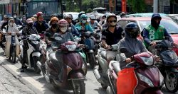 Hanoï face au défi des scooters électriques