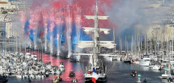 JO-2024: la flamme olympique arrive en France et embrase Marseille