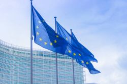 Intelligence artificielle: l'UE prête à assouplir sa règlementation face à la concurrence américaine