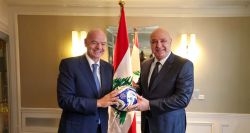 À New York, Joseph Aoun s’entretient avec le président de la Fifa