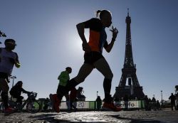 Marathon de Paris: victoire de la Kényane Judith Jeptum