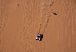 Dakar-2022: al-Attiyah proche d'un 4e sacre en auto, tout reste possible en moto