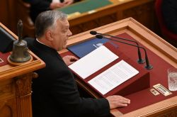 En Hongrie, Orban fustige le \