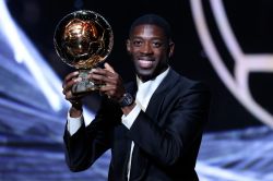 Foot: Ousmane Dembélé remporte le Ballon d'Or
