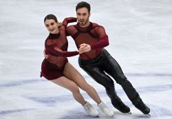 Patinage: Papadakis et Cizeron font un break d'un an