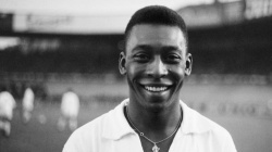 Mort de Pelé: des hommages en Premier League et en Série A