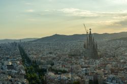Le pape Léon XIV est arrivé à Barcelone, à la veille d'une messe à la Sagrada Familia