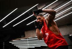 Boxe: face à Bakole, Yoka anticipe le combat \