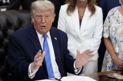 Trump menace de frapper «très fort» l'Iran, qui le met en garde contre un «bourbier sans fin»