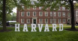 La justice suspend l'interdiction par Trump des étudiants étrangers à Harvard