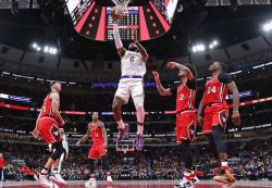 NBA: retour gagnant des Bulls face aux Lakers, la Ligue rattrapée par le Covid