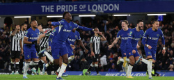 Coupe de la Ligue anglaise: Chelsea sort Newcastle et file en demies