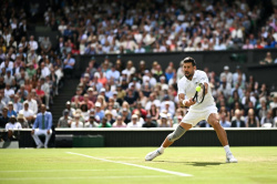 Wimbledon: Djokovic laborieux, Fils heureux