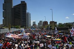 «On n’a pas peur» : des milliers de personnes à la première grande manifestation d’opposition post-Maduro au Venezuela