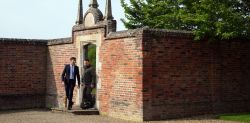 Ukraine: quatre morts dans une frappe russe, Zelensky à Londres